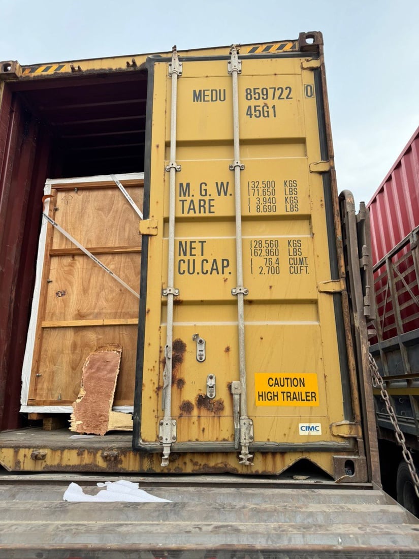 ضبط معدات معمل لإنتاج المستحضرات الطبية مخالف لشروط الاستيراد في أم قصر