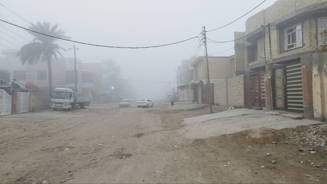صور من الحلة: ضباب كثيف يعيق حركة السيارات.. إنارة ورباعية لتجنب الاصطدام