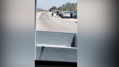 شاهد: شجار بين محام ومسلحين في بابل لكن الشرطة غير متفاجئة.. ليست المرة الأولى!