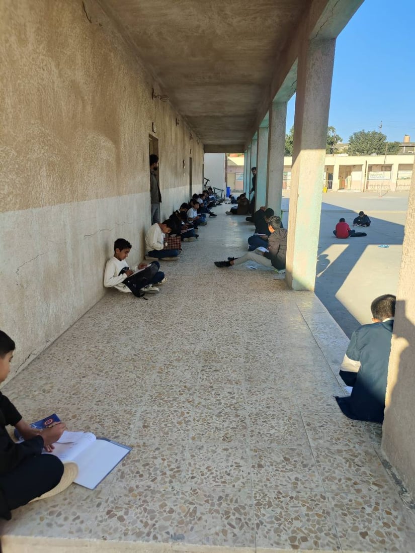 طلبة عبدالمحسن الكاظمي يمتحنون في الممرات.. المدارس مكتظة