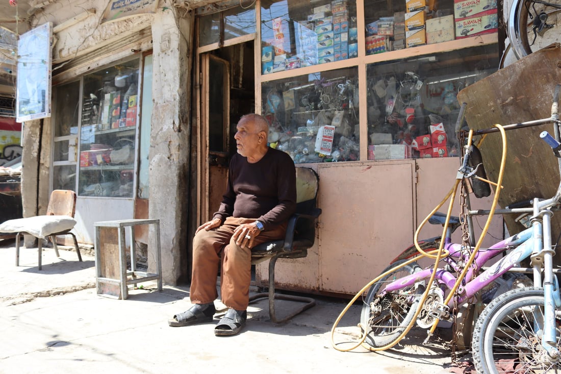 بغداد: العم “جاسم” يلهم الشبان أسرار تصليح “البايسكلات” وينعى نفسه (فيديو)