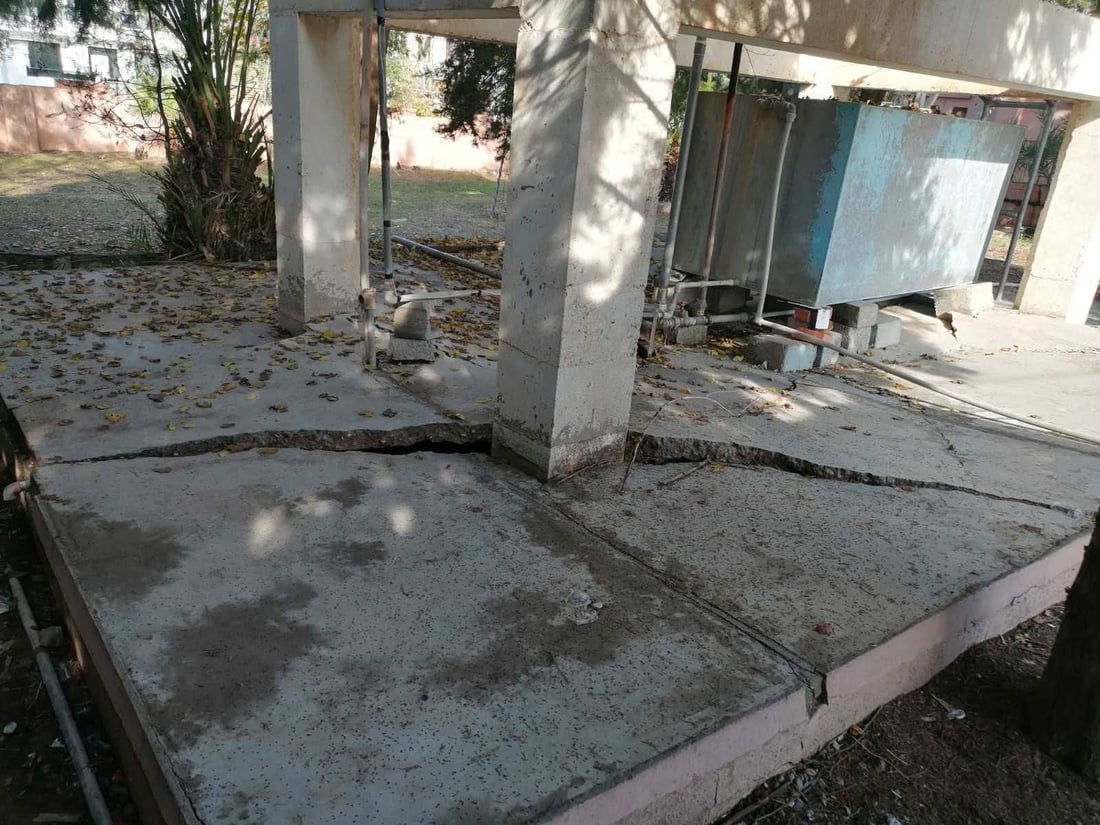 قوتابخانەی خاک لە چەمچەماڵ درزی وای تێدایە هیچی نەماوە بڕوخێ