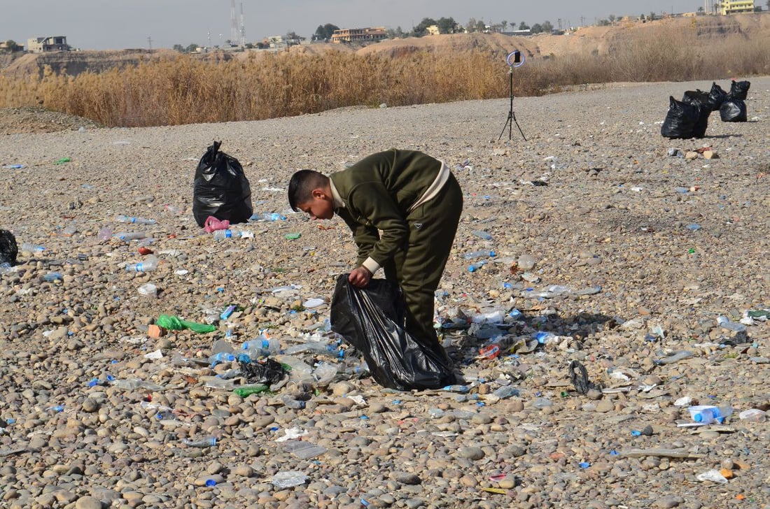 بنات تكريت وأولادها غير مرتاحين لشط دجلة: كلما نظفنا عادوا لتلويثه