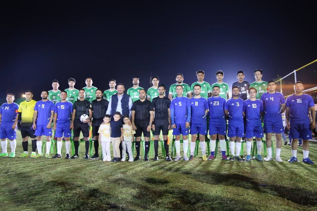 “شيل.. شيل يا طويل العمر”.. فريق الأصدقاء يرفع كأس بلد بعد نهائي مثير (صور)