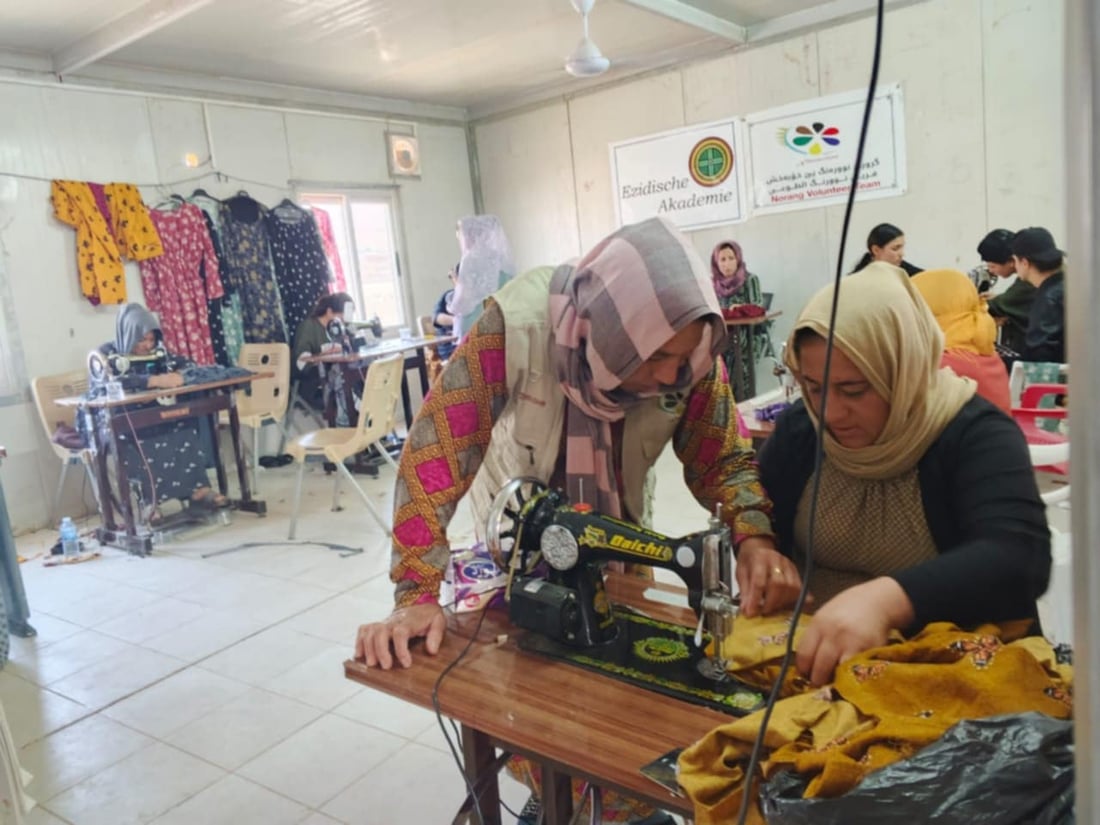 گروپێكی خۆبه‌خش خولێكی درومان بۆ ژنانى كه‌مپى سه‌ر چیاى شنگال‌ ده‌ستپێكردووه‌