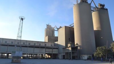 النزاهة ترصد هدراً بقيمة 44 مليار دينار في معمل أسمنت الكوفة وصحة النجف