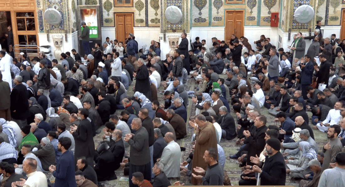 حشود على مد النظر في العتبة العلوية لأداء صلاة العيد (صور)