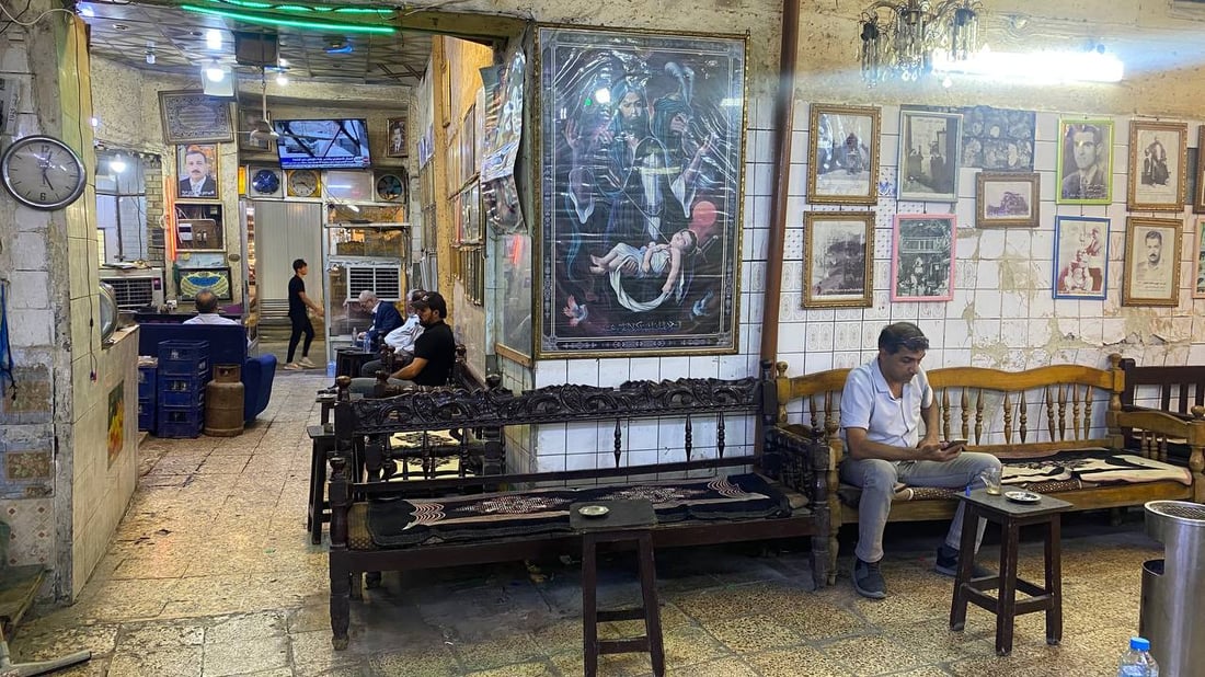 لن نغير “الدزاين”.. جلسة في “التراث” أشهر مقاهي الكاظمية تعيدك إلى عهد المملكة