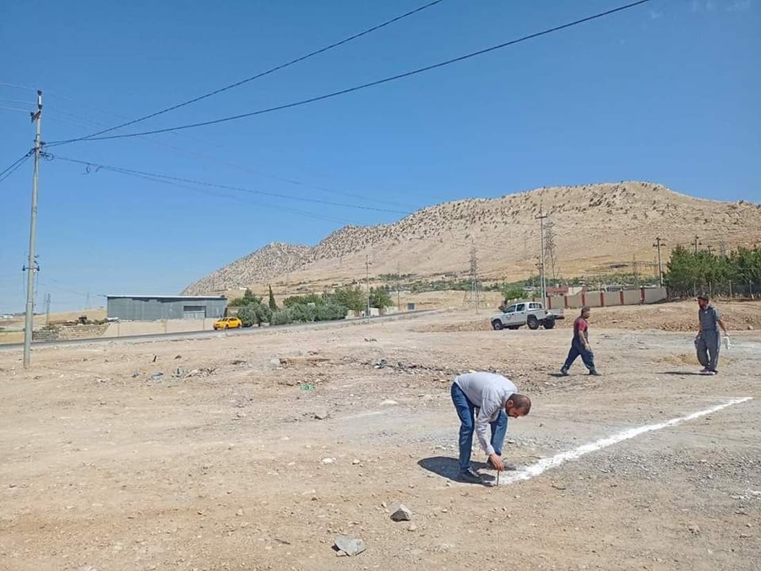 کارگەیەک دەیەوێت باخچەیەک بۆ تەکیەی کاکەمەند دروست بکات