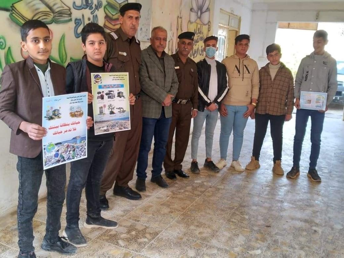 صور: شرطة البيئة تدخل مدارس بعقوبة لتوعية الأطفال عن أهمية أنهار بلادهم