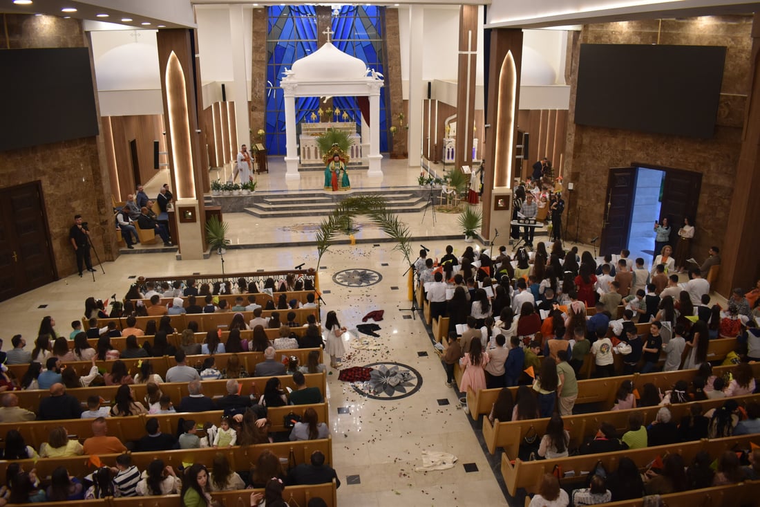 عنكاوا تحت القصف وعيسى دخل القدس بتراتيل الأطفال.. “سلام العراق وابن داود”