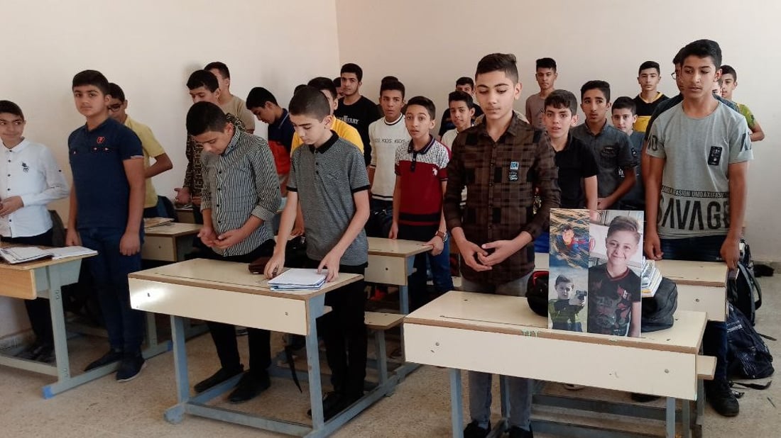 حديثة: تلاميذ الفارابي يودعون زميلهم الفقيد بالصور التذكارية والدعاء (صور)