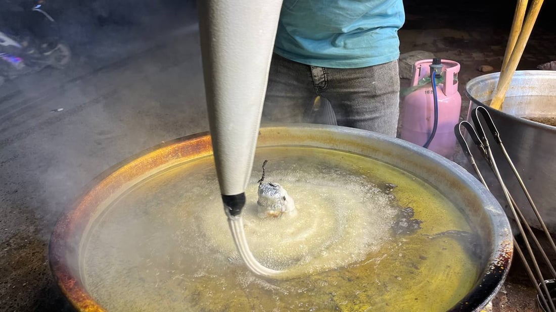 صور: بائع بغدادي “مرتبك” مع لهجات البصرة.. “رهش وعرموط” عند كشك الداطلي والراشي