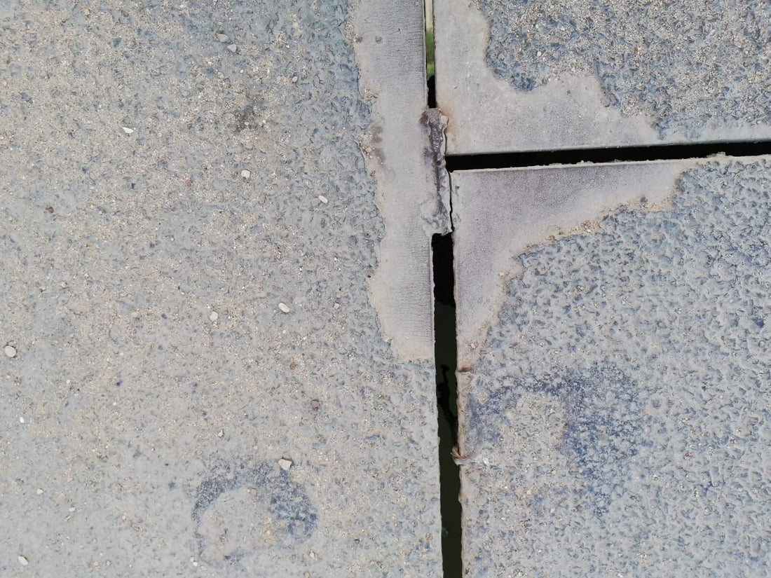 صور: الجسر الفرنسي في “الولداية” مهدد بالانهيار.. يربط النهروان بشرق بغداد