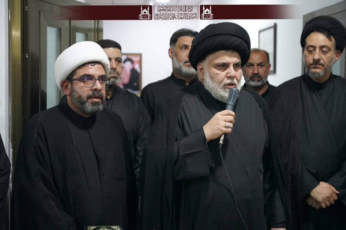 صور: مشاية أفريقيا يزورون الصدر في مرقد والده