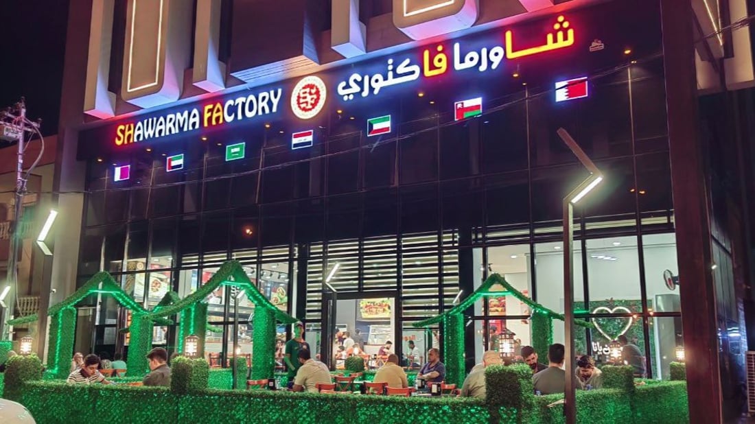 صور: إغراء كويتي للموصل بتجربة شاورما الجمل.. “فاكتوري” يفتح سادس فرع في العراق