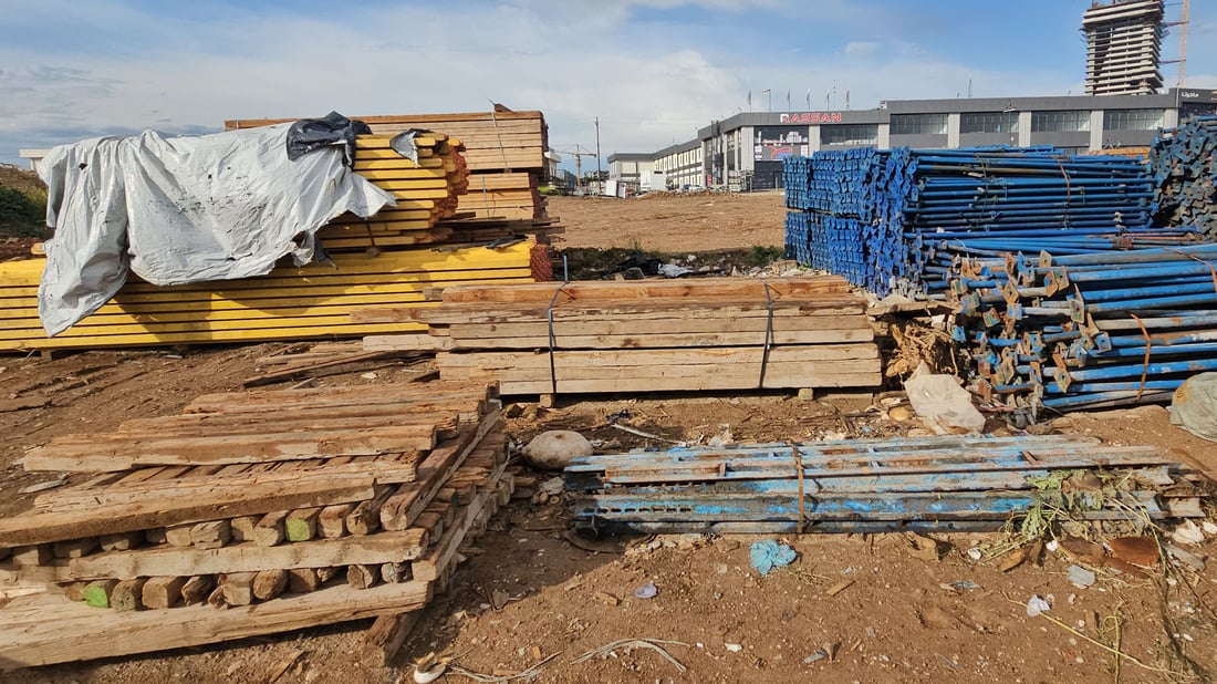 بەشێک لە پیشەوەرانی ناو دارفرۆشانی هەولێر داوای قەرەبوو دەکەن