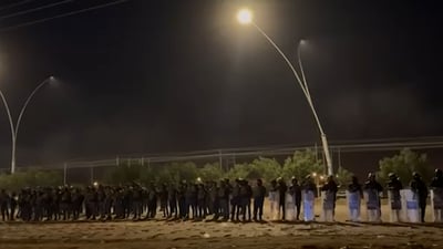 بالعصي والهراوات.. الشغب يفرق تظاهرة ليلية شمال البصرة