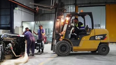 العراق يصنع شفلات وحفارات ورافعات شوكية وفق مواصفات “كتربلر” العالمية