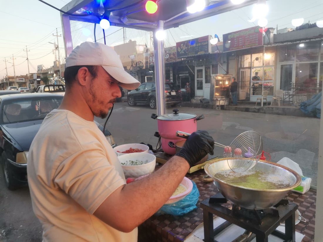 أطباق شعبية بنكهة “المطاعم الكبرى” في سوق الدبس.. برياني وسلطة بـ 1000 دينار