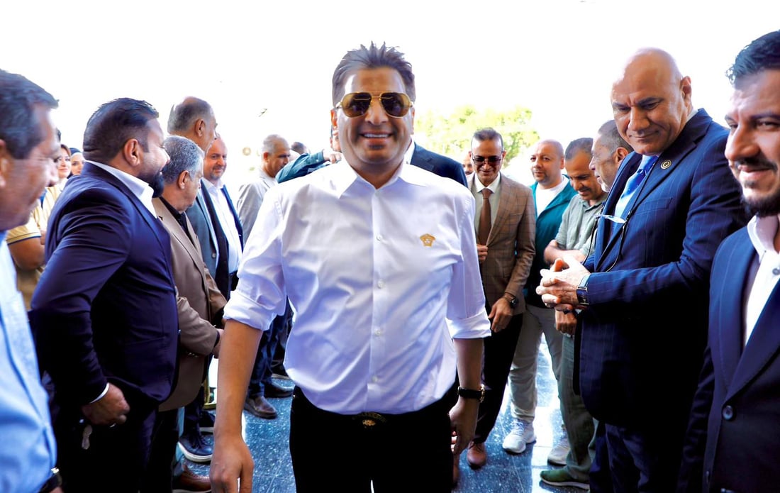 موظفو الأولمبية يقيمون ممراً شرفياً لعقيل مفتن في أول يوم بعد عقوبات الخزانة