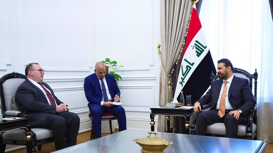 السفارة الأميركية تزور الزيدي.. بيان الحكومة: تنسيق لفرض الأمن والتزام ثنائي