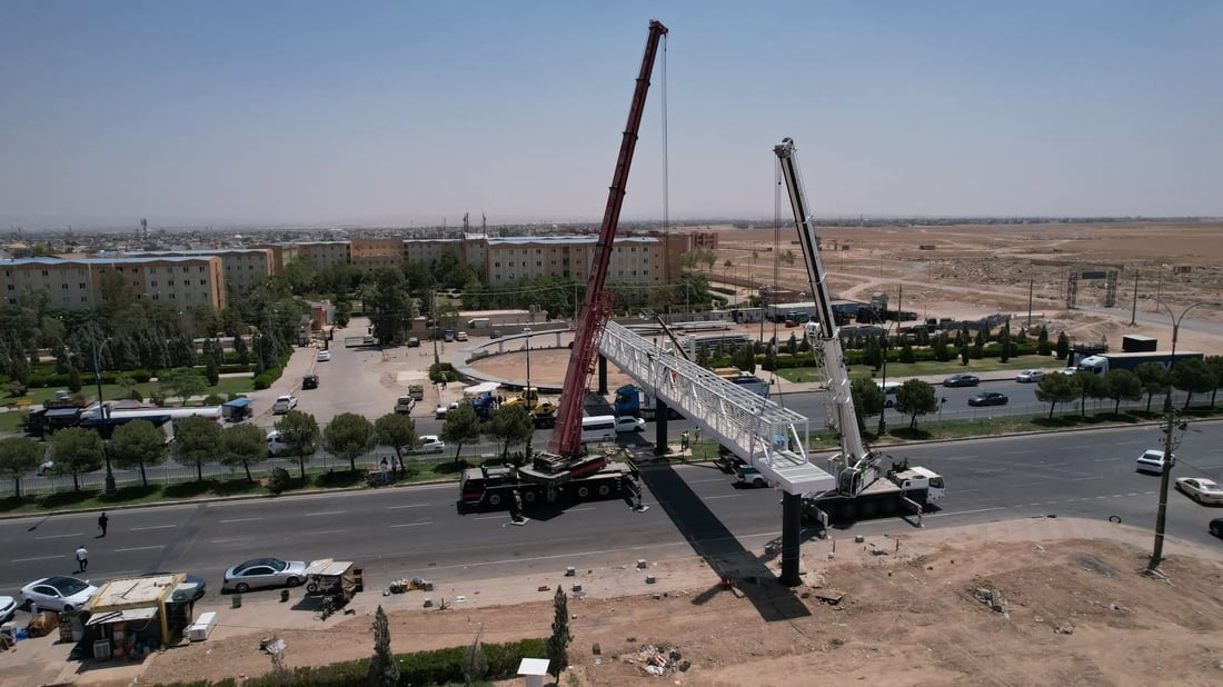 بەرزە پردى پەڕینەوەى بەردەم بەشی ناوخۆیی شەهید شەوکەت دانرا