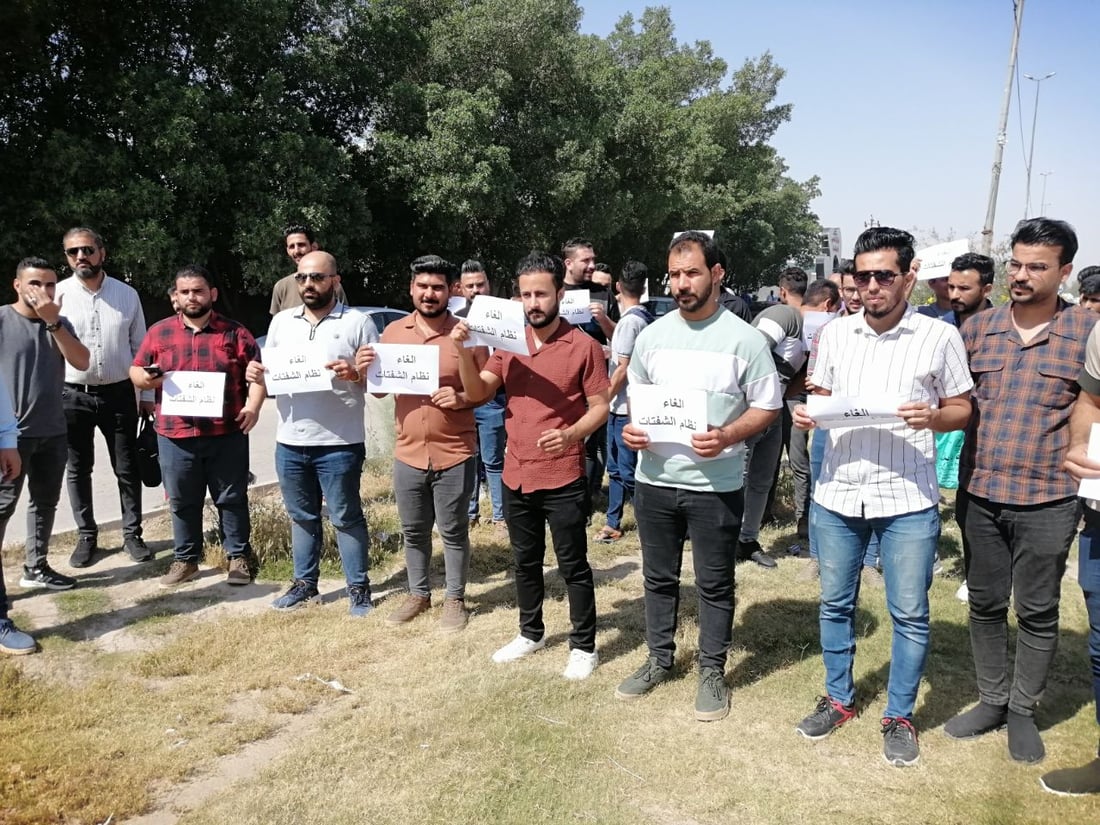 صور: تظاهرة تطالب بـ”يوم عمل يوم عطلة”.. مختبرات بابل ترفض نظام “الشفتات”