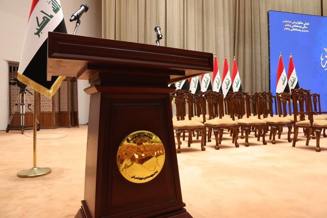 صور: الكراسي تنتظر الزيدي ووزراءه.. البرلمان جهز كل شيء لجلسة التصويت