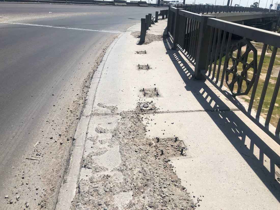 صور: “جسر بغداد” قد يشلّ الخط السريع.. لا تبليط ولا أسيجة منذ سنوات!