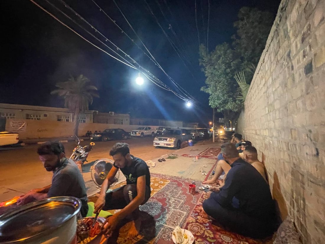 جلسة عربية والشيش بألف مع اللبن.. رصيف “عفوري” يتفوق على مطاعم المشخاب (صور)