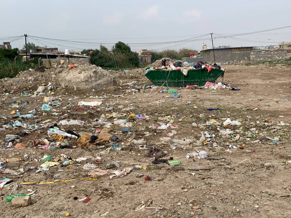 أبو غريب: مخلفات المجاري تحاصر أطفال “السكلات”.. والحلّ في “بوري 8 إنج” (صور)