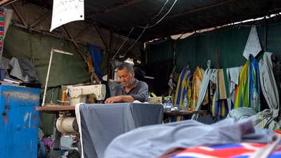 الكوت استغنت عن چوادر الكاظمية منذ زمن لكن قماش معمل النسيج كان أنعم من هذا بكثير