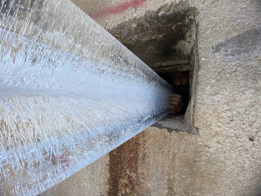 صور: آل مناحي في البصرة ينتجون الثلج الحلو منذ 70 عاماً والبيع بالمفرد لمنع الاحتكار