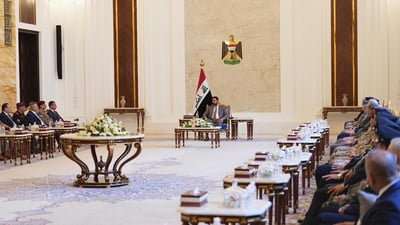 رئيس المخابرات في القصر الجمهوري مع قادة الجيش.. الزيدي: حصر السلاح بيد الدولة