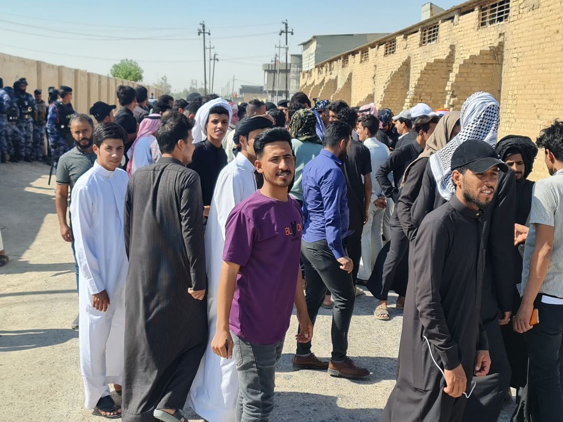 أهالي السوير نصبوا الخيم أمام مبنى الكهرباء.. اعتصام مفتوح حتى إقالة المدير (صور)