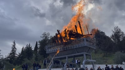 Newroz fire blazes at Sulaymaniyah’s Mamayara hill, honoring spring and local poet