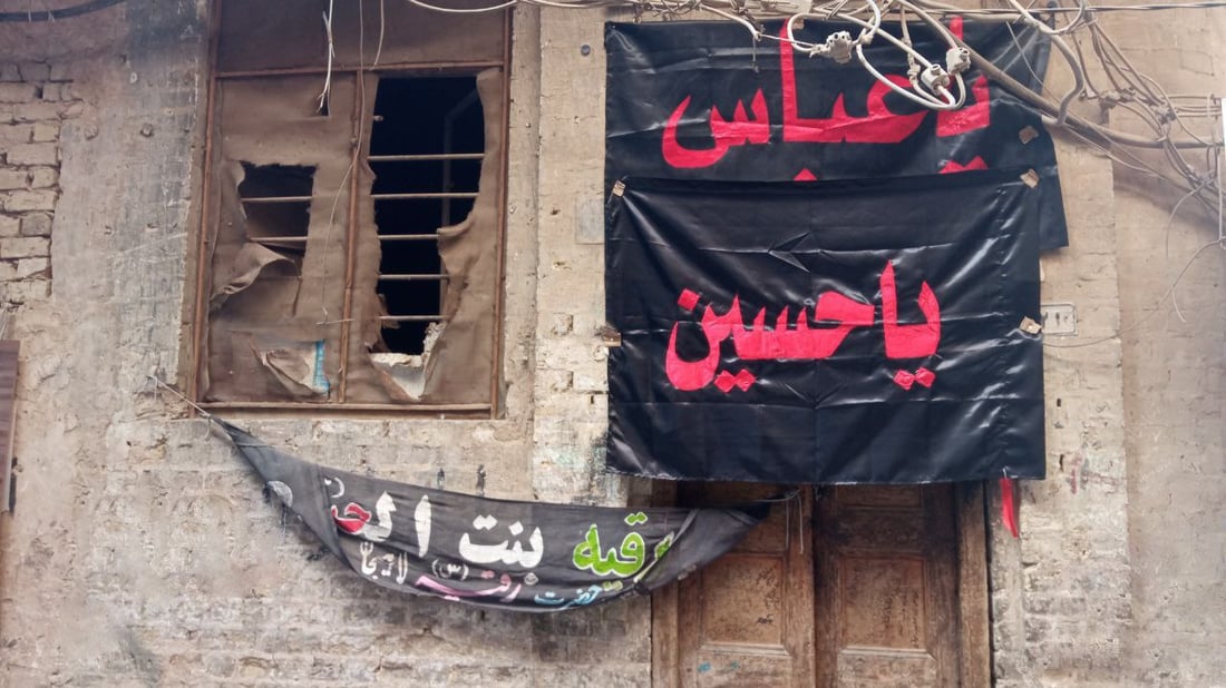 صور: السواد يغطي شوارع طويريج والمواكب جاهزة لتوزيع الطعام على الزائرين مجاناً