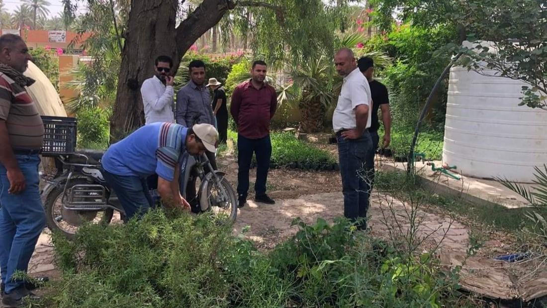 صور: الجيش يبدأ بتشجير السيطرات ونقاط التفتيش بشتلات من بلدية السعدية