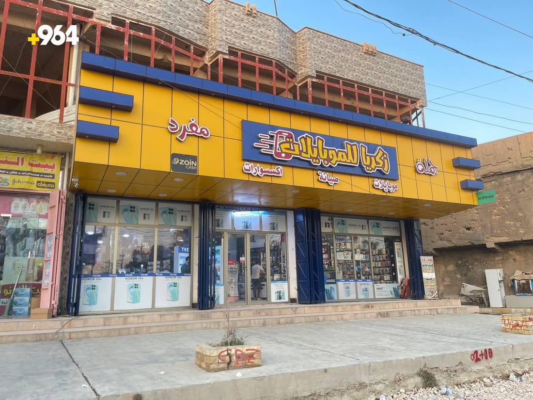 صور: زكريا أول مستورد للهواتف من الصين إلى هيت.. صيانة وعروض “لا تقاوم”!