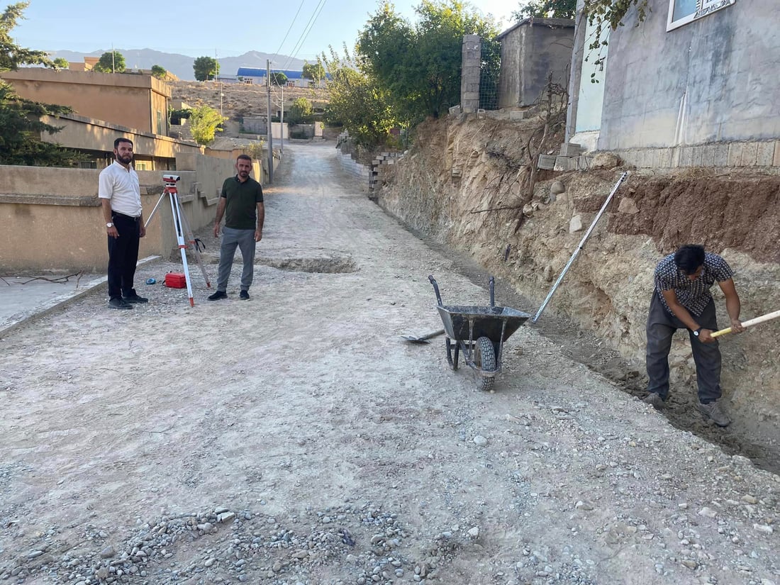 قوتابیانى تاكه‌ قوتابخانه‌كه‌ی ئیسێوه‌ له‌ قوڕولیته‌ى زستان رزگاریان بوو