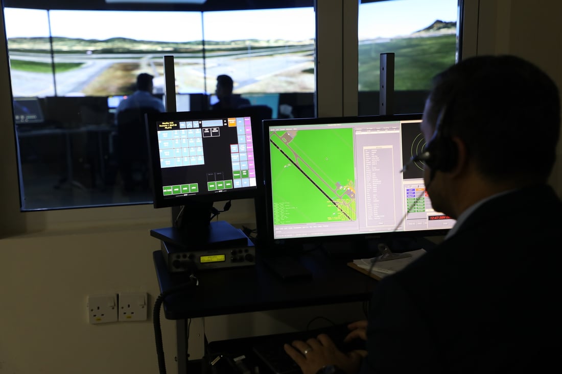 فڕۆکەخانەی سلێمانی خولی چاودێرى ئاسمانى بۆ فەرمانبەرانی کەشتیوانی دەستپێکرد