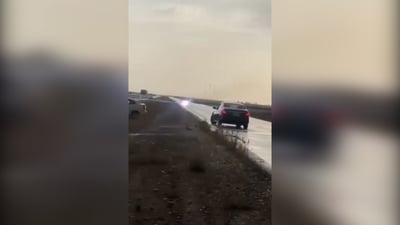 شاهد: السيارات تتجنب المرور بطريق الحويجة – كركوك خوفاً من الصعق