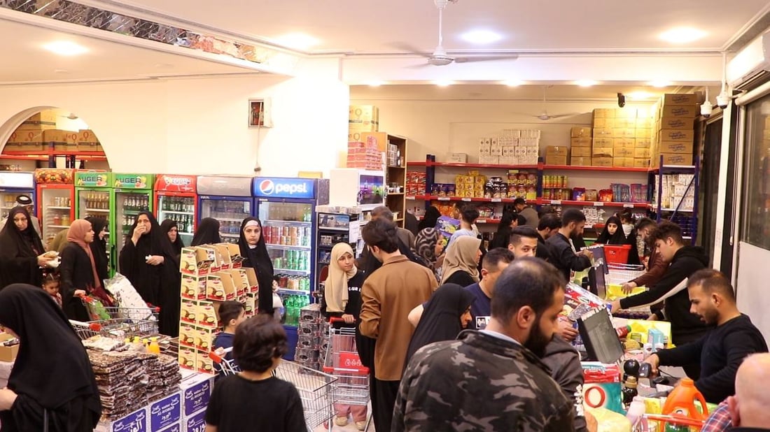 صور: ازدحام في الكوت على “ببسي ماركت” بعد الفطور.. يربح 10 دنانير أحياناً