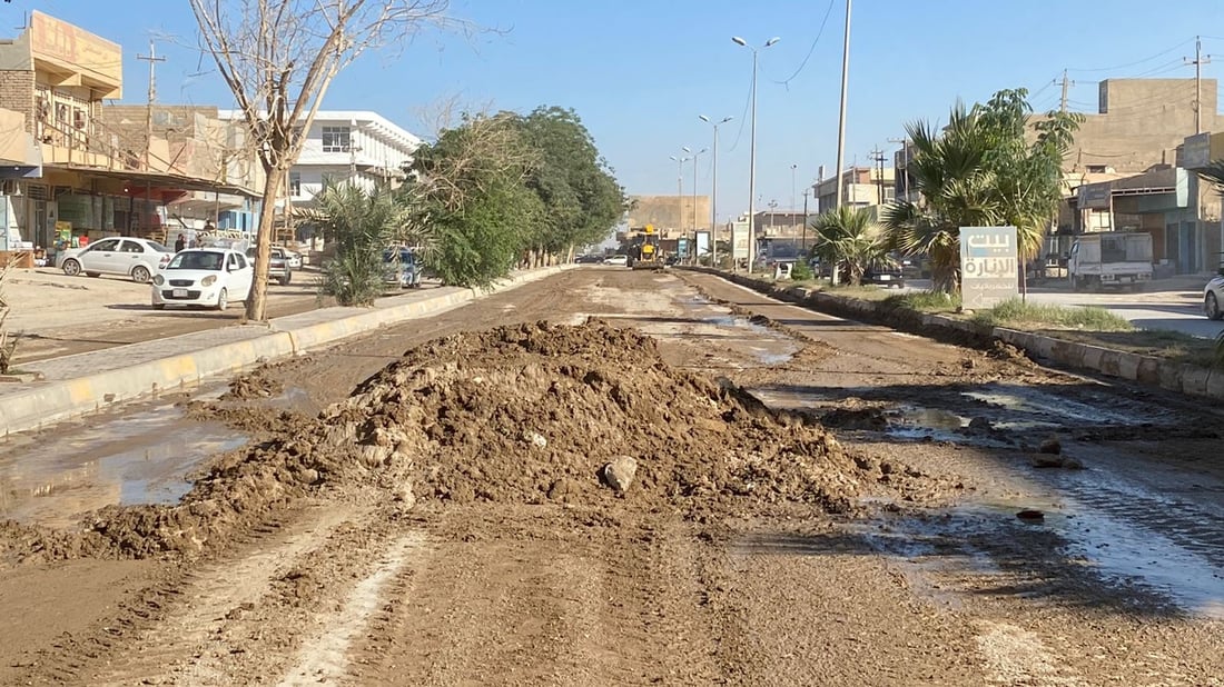 صور: 60 متطوعاً ينتشرون في سامراء بآلياتهم لتنظيف المدينة