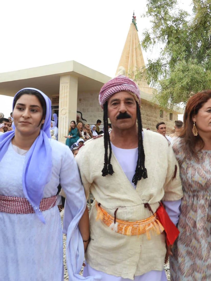 سنجار: مزار “شيخ مند” يمتلئ بالأيزيديين من جديد بعد 8 سنوات على تفجيره (صور)