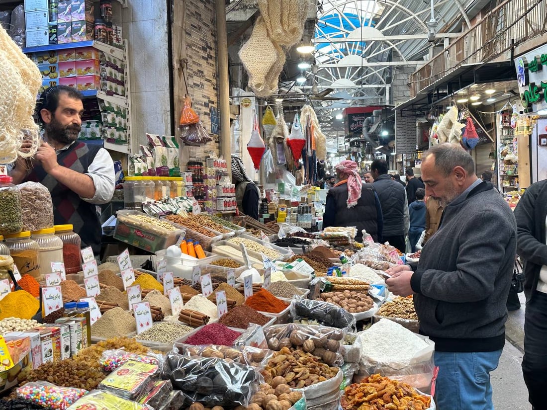 صور من سوق عطاري الموصل: جمعة شعبان الأخيرة الأكثر إقبالاً على شراء التوابل