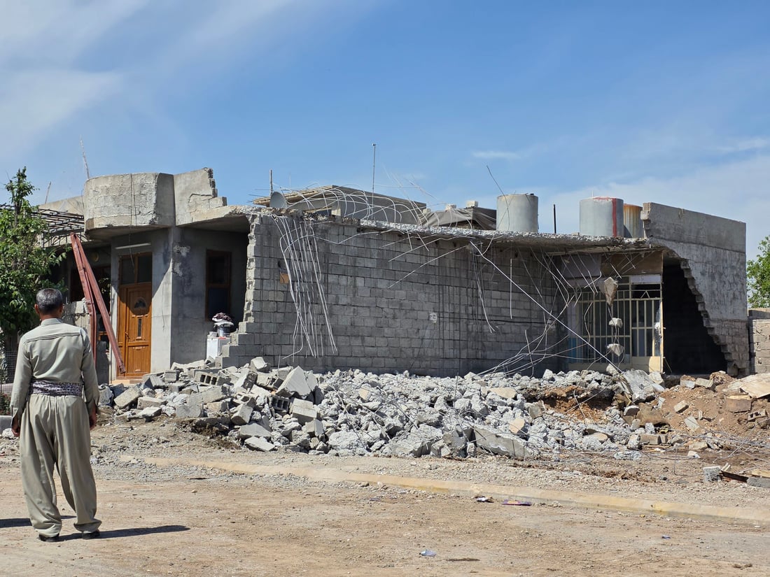 ویستیان خانوویەک دروست بکەن خانوویەکی دیکەیان لێ رووخا