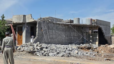 ویستیان خانوویەک دروست بکەن خانوویەکی دیکەیان لێ رووخا