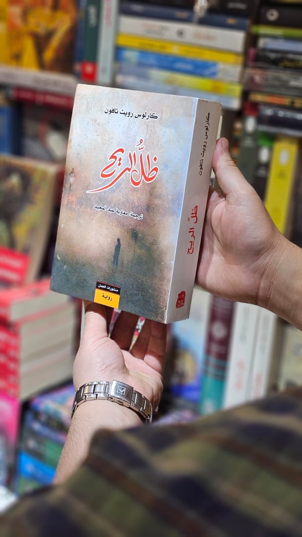 النجف تقرأ “روايات برشلونة” وتلاحق “فن قراءة العقول”.. مكتبات سوق الحويش